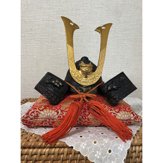Used Japanese Samurai Kabuto Metal Ornament Demon Horn & Rabbit Relief Black  Gold Vtg Figurine 2.4lbs