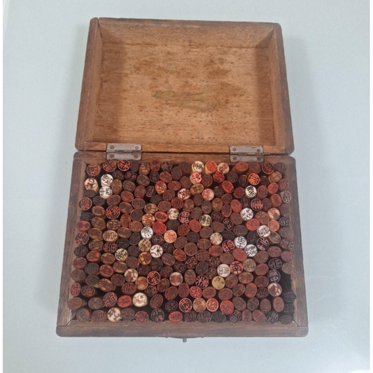 Used Japanese Hanko Name Stamp Set Over 200pcs with Vintage Wooden Case For Junk Journaling Scrapbooking Art Projects Kanji Seal Collection