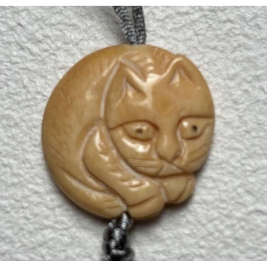 Used Vintage Sleeping Cat Netsuke Figurine Camel Bone Carving Round Shape Hand Carved Bead for Kimono Inro Keyring Unique Lucky Charm Gift