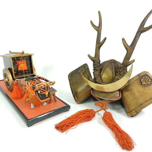 Used Vintage Japanese Kabuto Helmet & Gissha Ox Cart Set Heian Era Style Metal Ornament Five May Festival Home Decor Display Traditional Art