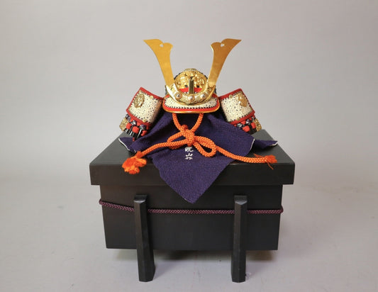 Japanese Samurai Kabuto Helmet – Pre-Owned Antique-Style Display with Wooden Box – Vintage-Inspired Collectible – Japan Import – Authentic