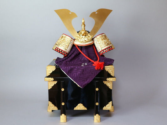 Japanese Samurai Kabuto Helmet –Pre-Owned Display with Wooden Box–Vintage-Inspired Armor–Japan Import–Antique Style–Sold As Is