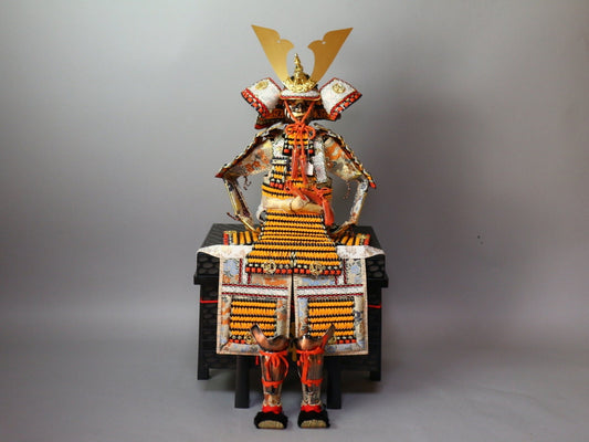 Japanese Samurai Armor Display – Pre-Owned Mini Kabuto & Yoroi with Trunk – Vintage-Inspired Boy’s Day Decor – Japan Import – Sold As Is