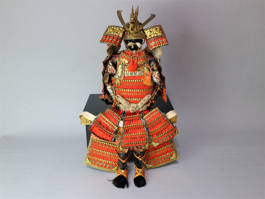Japanese Samurai Armor Display – Pre-Owned Mini Kabuto & Yoroi with Trunk – Vintage-Inspired Boy’s Day Decoration – Japan Import Sold As Is