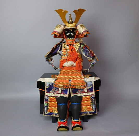 Japanese Samurai Armor Display – Pre-Owned Mini Kabuto & Yoroi with Trunk – Vintage-Inspired Boy’s Day Decor – Japan Import – Sold As Is