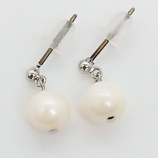 Akoya pearls Earrings 5.5x6mm Made in Japan Warranty card included