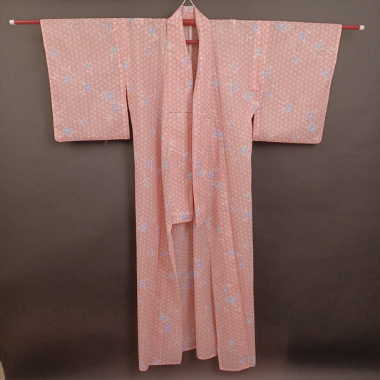 Used Japanese Kimono Robe - Vintage Silk Kimono with Beautiful Floral & Traditional Japanese Pattern from Japan