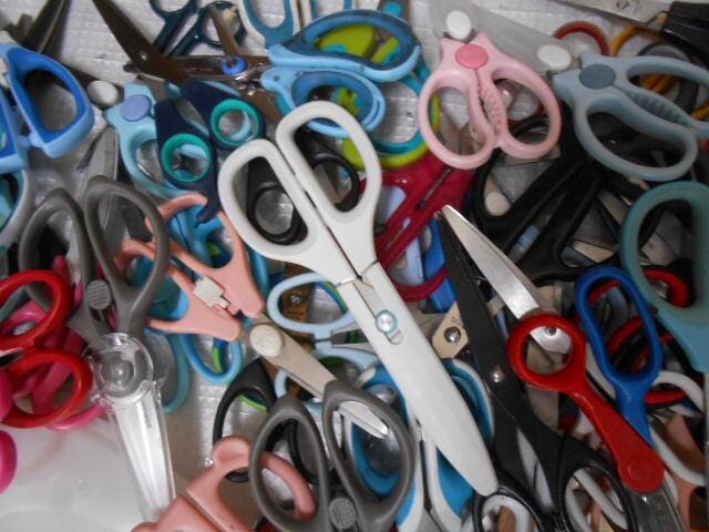 Used: Vintage Scissors Bulk Lot of Approx 170 Pcs - Large Assortment f ...