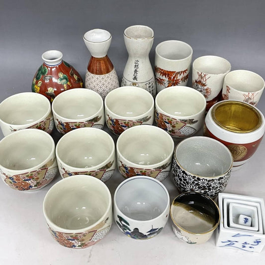 Used 22 Pcs Kutani Yaki Japanese Tea Set Lot Sake Cups Tokkuri Guinom Vintage O-Choko Porcelain Gold Leaf AS IS